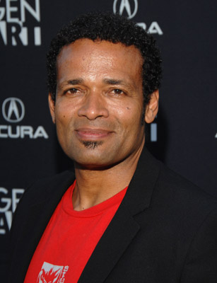 How tall is Mario Van Peebles?